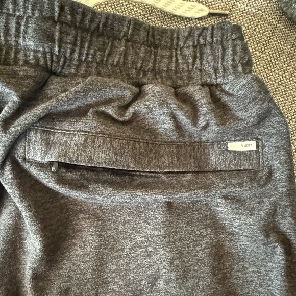 Vuori Men’s Ponto Performance Pant Midnight Heather grey Medium zipper pocket - Picture 4 of 7